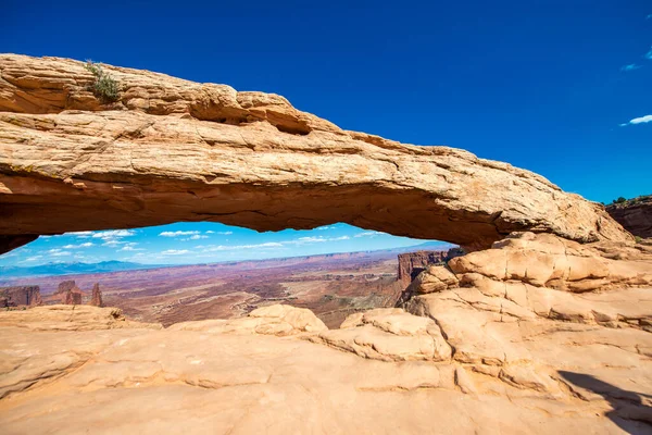 Panoramic View Iconic Mesa Arch Blue Summer Sky Canyonlands National — Stock Photo, Image