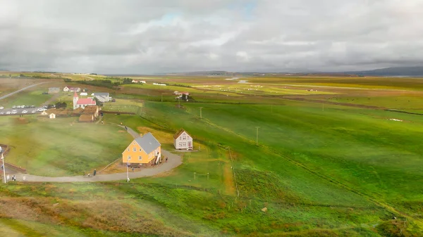 공중에서 글래머바어 아이슬란드 아이슬란드의 스카가 피오르 지역에 움바어 박물관은 잔디를 — 스톡 사진