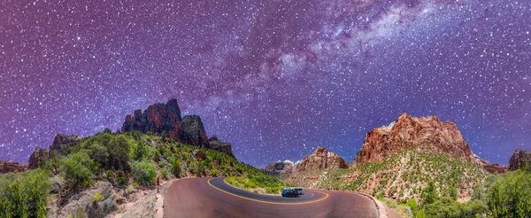 Noche Estrellada Sobre Carretera Ventosa Del Parque Nacional Zion Utah — Foto de Stock