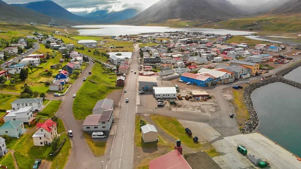 夏の季節 アイスランドのOlaffsfjordur風景の美しい航空写真 — ストック写真