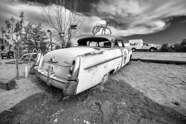 Hanksville Junho 2018 Carros Velhos Enferrujados Sob Céu Azul Verão — Fotografia de Stock