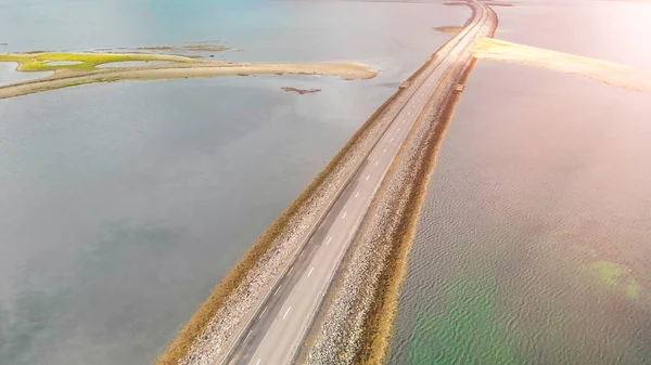 Yaz Mevsiminde Kolgrafarfjordur Zlanda Güzel Köprünün Insansız Hava Aracı Görüntüsü — Stok fotoğraf