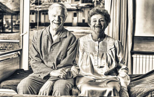 Happy Elderly Couple Hospital Sleeping Room — Stock Photo, Image