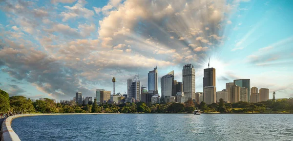 Panorámás Naplemente Kilátás Sydney Harbour Downtown Felhőkarcolók Ausztrália — Stock Fotó