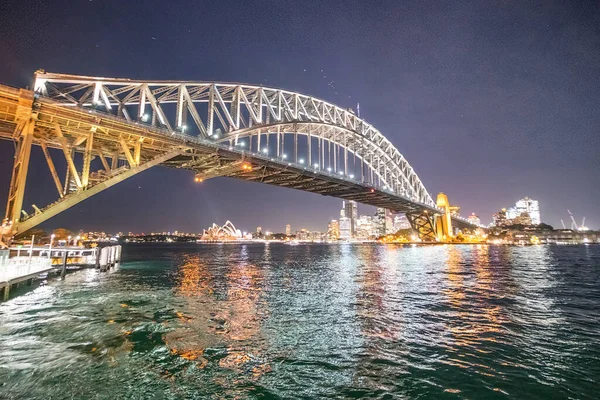 Sydeny Harbour Bridge Éjjel Kilátás Egy Mozgó Hajóról — Stock Fotó