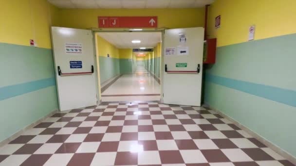 Walikng along an empty corridor inside the hospital. Health care concept — Stock Video