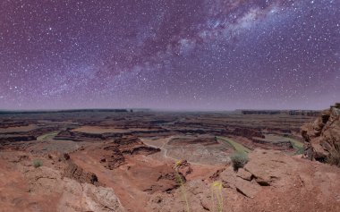 Ölü At Noktası üzerindeki yıldızlı gece, Utah - ABD