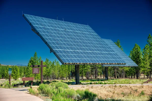 Solpaneler Vacker Natur Blå Sommarhimmel — Stockfoto