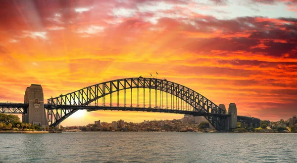 澳洲悉尼港湾大桥的全景日落景观 — 图库照片