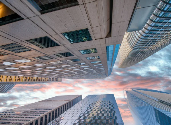 Skyward Zonsondergang Uitzicht Moderne Stad Skycrapers Bedrijfs Bedrijfsconcept — Stockfoto
