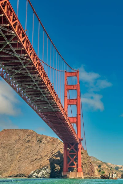 Κόκκινη Χρυσή Πύλη Σαν Φρανσίσκο Κάτω Από Έναν Γαλάζιο Καλοκαιρινό — Φωτογραφία Αρχείου