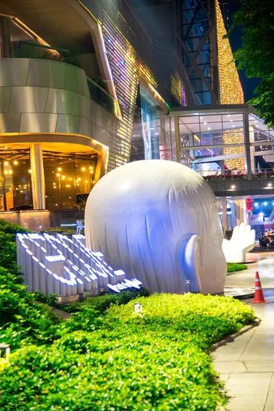 Bangkok Tailandia Enero 2020 Escultura Cabeza Mano Blanca Por Noche —  Fotos de Stock