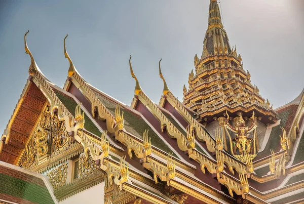 Бангкок Таиланд Wat Phra Kaew Храм Изумрудного Будды Голубым Небом — стоковое фото