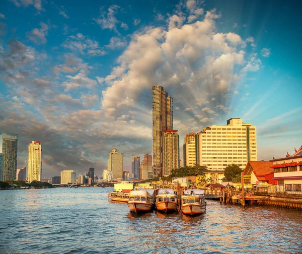 Bangkok Thailand Januar 2020 Chao Phraya Fluss Und Wolkenkratzer Von — Stockfoto
