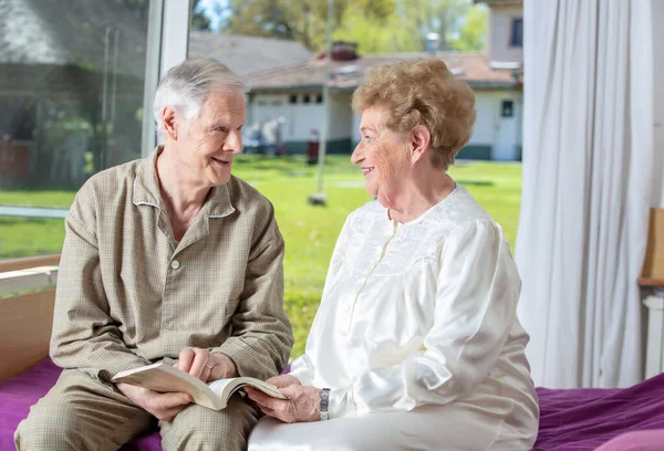 Blanke Senioren Glimlachend Kliniek Gepensioneerde Ouderen Die Hun Leven Zijn — Stockfoto