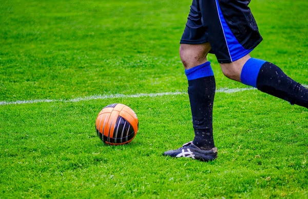 Giocatore Professionista Calcio Calcio Azione Sullo Stadio Calcio Palla — Foto Stock