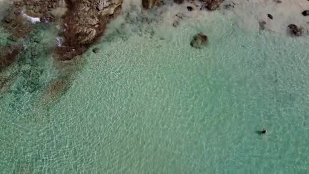 Increíble vista aérea de la hermosa playa en Phuket, Tailandia — Vídeo de stock