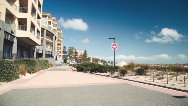 Glenelg shoreline e case in una giornata di sole, Adelaide, Australia — Video Stock