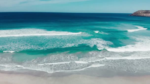 Pennington Bay is a wonderful beach in Kangaroo Island, South Australia. Aerial view from drone — Stock Video