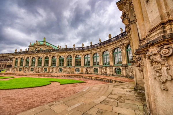 Palazzo Zwinger Dresda Contro Cielo Nuvoloso Nella Stagione Estiva — Foto Stock