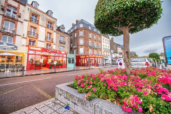 Dieppe Frankrike Juli 2014 Färgglada Stadsbyggnader Längs Strandpromenaden Vid Solnedgången — Stockfoto