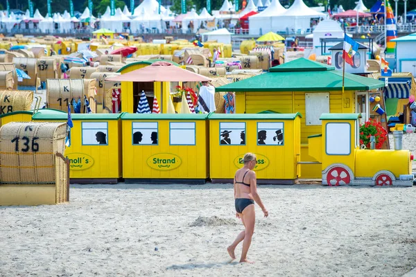 Travemunde Germany July 2016 Tourists Famous City Beach Summer Season — Stock Photo, Image