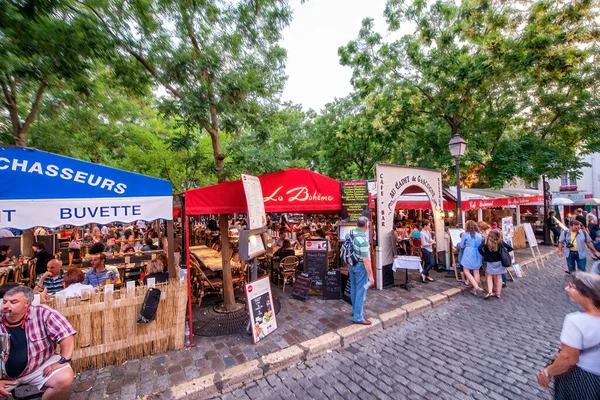 Paříž Francie Července 2014 Turisté Užívají Večer Montmartre Slavné Umělecké — Stock fotografie