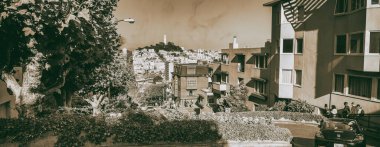 San Francisco, California - 7 Ağustos 2017 San Francisco 'da gün batımında Lombard Caddesi. Yukarıdan görüntüle