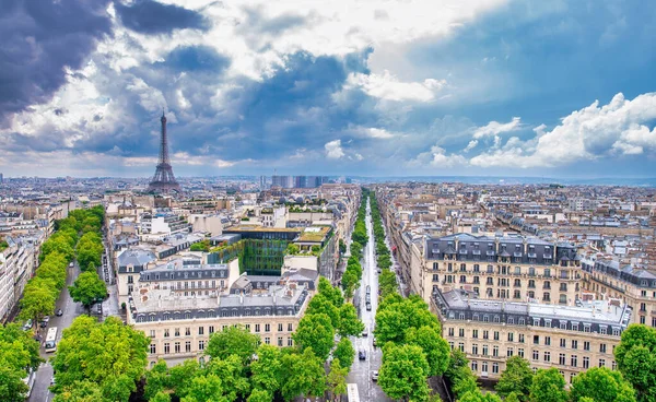 Flygfoto Över Paris Eiffeltornet Bakgrunden Och Champs Elysees Förgrunden — Stockfoto