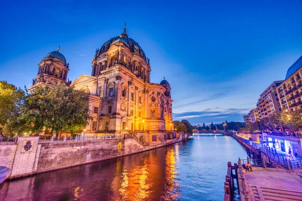 Berlin Allemagne Juillet 2016 Cathédrale Berlin Coucher Soleil Long Rivière — Photo