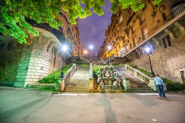 Widok Nocy Starożytnych Schodów Paryżu — Zdjęcie stockowe