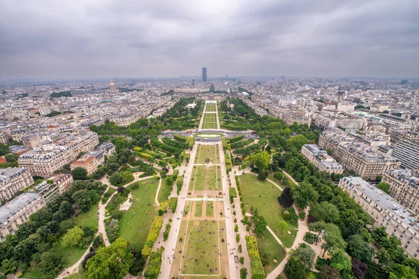 エッフェル塔の見学 パリのシャン 火星とエッフェル塔庭園の空中俯瞰 — ストック写真