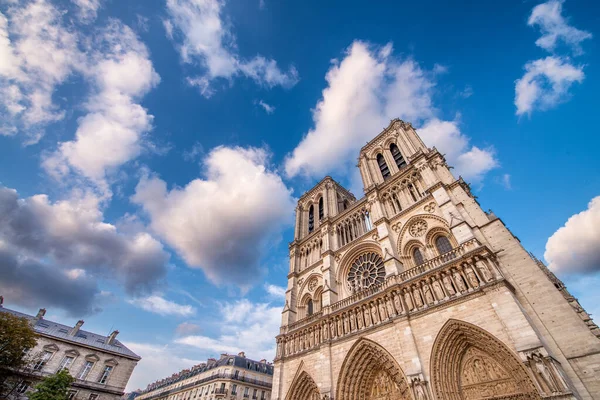 Фасад Собору Паризької Богоматері Чудовий Сонячний День — стокове фото