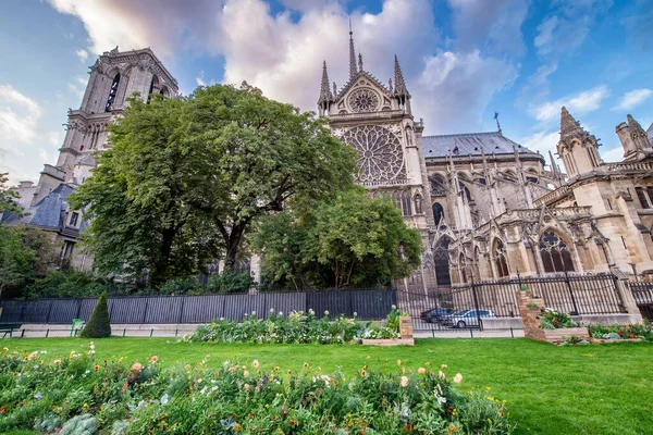 Fassade Und Gärten Der Kathedrale Notre Dame Paris Einem Schönen — Stockfoto
