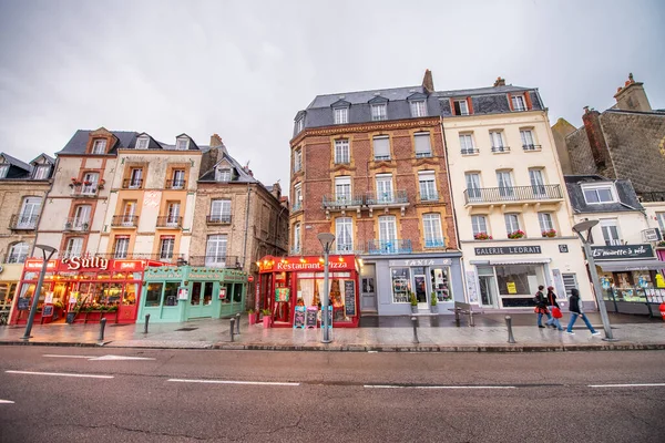 Dieppe Francia Luglio 2014 Colorati Edifici Cittadini Lungo Lungomare Tramonto — Foto Stock