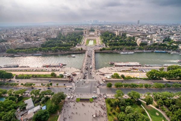 フランス 都市スカイラインとセーヌ川の上空からの眺め — ストック写真