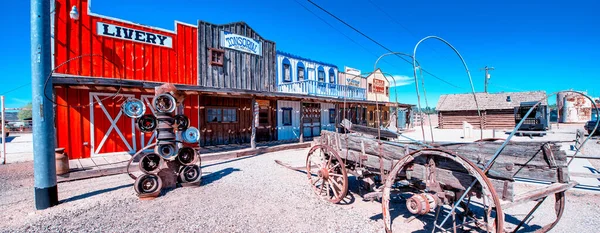 SELIGMAN, AZ - 29 Haziran 2018 Seligman tarihi Route 66 'daki Tarihi Seligman deposu. Seligmans deposu 66. Otoyol 'daki en iyi orjinal batı cephesidir.