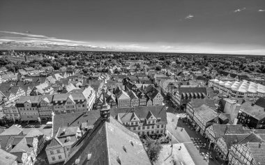 Celle, Almanya - 18 Temmuz 2016: Bir yaz gününde Ortaçağ şehir sokaklarının havadan görünüşü