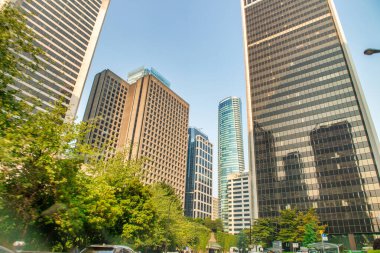 Vancouver, Kanada - 10 Ağustos 2017: Vancouver şehir merkezi gökdelenleri bir yaz günü dış görünüş