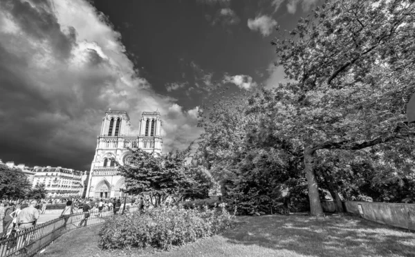 Parijs Frankrijk Juli 2014 Toeristen Langs Notre Dame Tuinen — Stockfoto