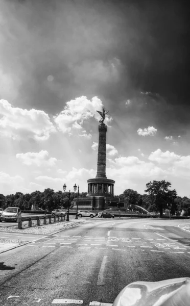 Berlin Deutschland Juli 2016 Siegessäule Tiergarten Von Der Straße — Stockfoto