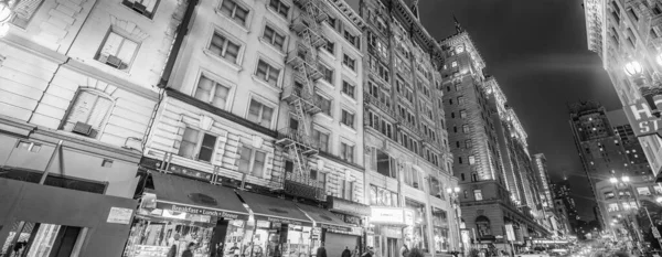 カリフォルニア州サンフランシスコ 2017年8月7日 ダウンタウンサンフランシスコの通りと夜の建物 — ストック写真