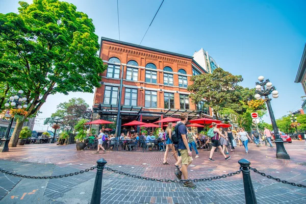 Vancouver Kanada Ağustos 2017 Güzel Güneşli Bir Günde Turistlerle Gastown — Stok fotoğraf