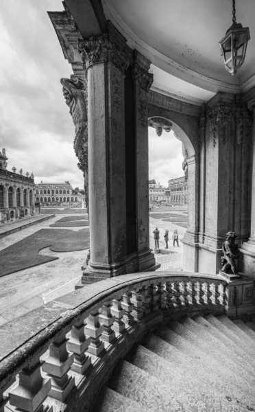 Palazzo Zwinger Dresda Contro Cielo Nuvoloso Nella Stagione Estiva — Foto Stock