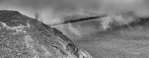 Golden Gate Bridge Foggy Day San Framcisco California — стокове фото