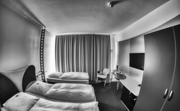 Tidy Empty Colorful Hotel Room — Stock Photo, Image