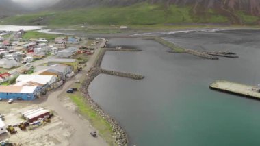 Yaz mevsiminde Olafsfjordur manzarasının güzel hava manzarası, İzlanda.