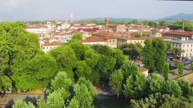 Lucca havadan, Toskana 'dan. İnsansız hava aracından güzel Toskana Kasabası 'nın hava manzarası