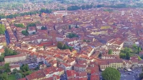 Lucques des airs, Toscane. Vue aérienne de la belle ville toscane depuis un drone — Video