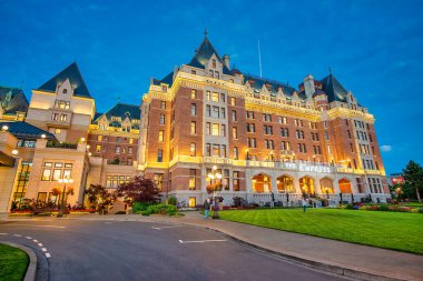 Victoria, Kanada - 14 Ağustos 2017: Fairmont İmparatoriçe Oteli Güzel bir yaz gecesinde